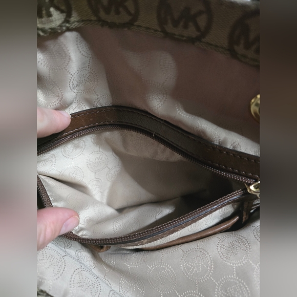 Michael Kors Purse Tan Brown Shoulder Bag Handbag MK Tote - Picture 15 of 15